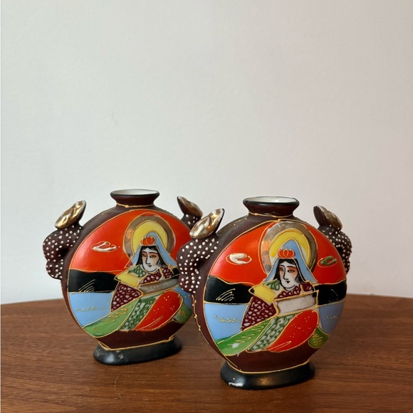 Colorful Decorative Vases with Artistic Design - Picture 15 of 15